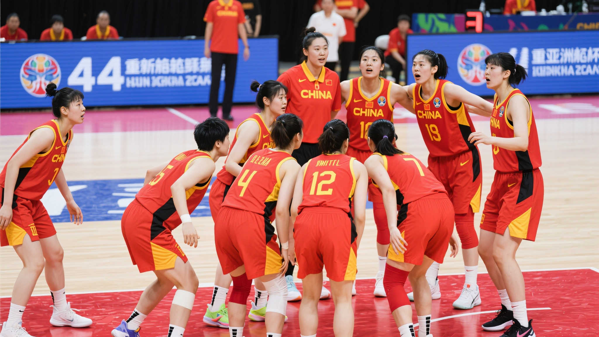 亚洲杯阵容初显:中国女篮热身赛后12人名单呼之欲出 前言:重新起航,凝聚力量,中国女篮迎战亚洲杯的筹备